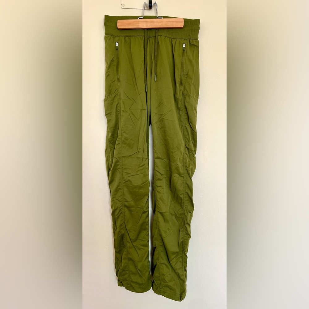 The North Face Women’s Cargo Pants in Olive size Small